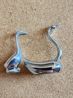 Hoselton Sculptures Polished Silver Swan Figurines